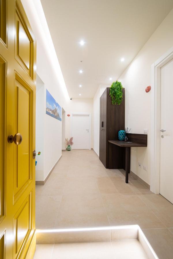 Numisia Guest House แตร์ราชินา ภายนอก รูปภาพ
