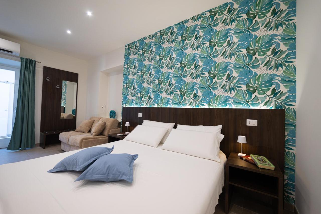 Numisia Guest House แตร์ราชินา ภายนอก รูปภาพ