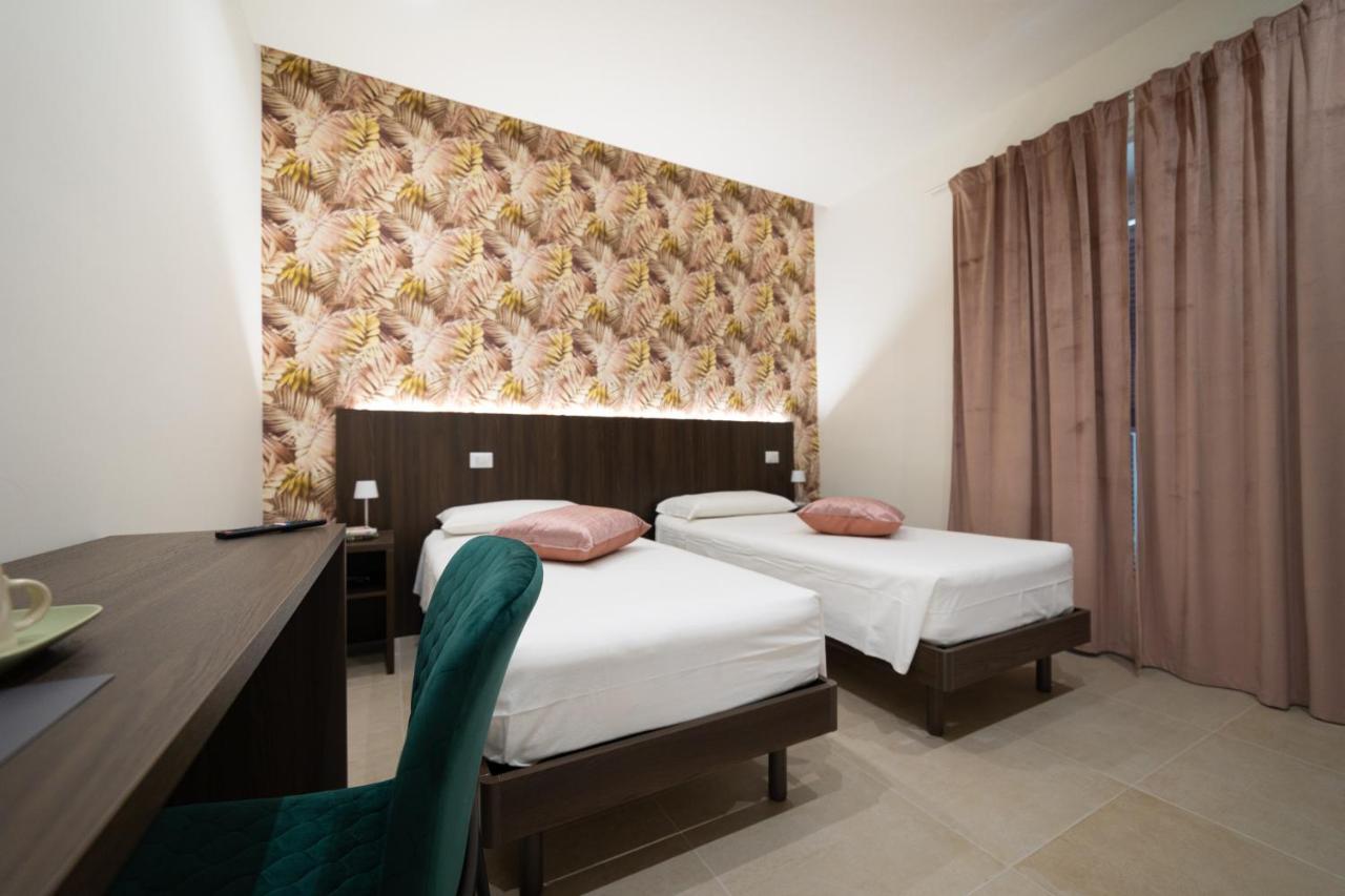 Numisia Guest House แตร์ราชินา ภายนอก รูปภาพ