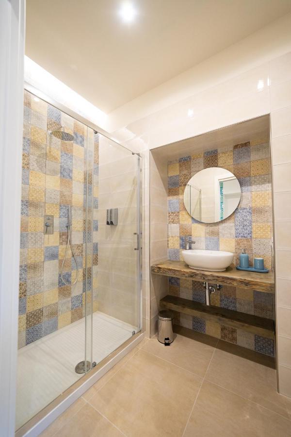 Numisia Guest House แตร์ราชินา ภายนอก รูปภาพ