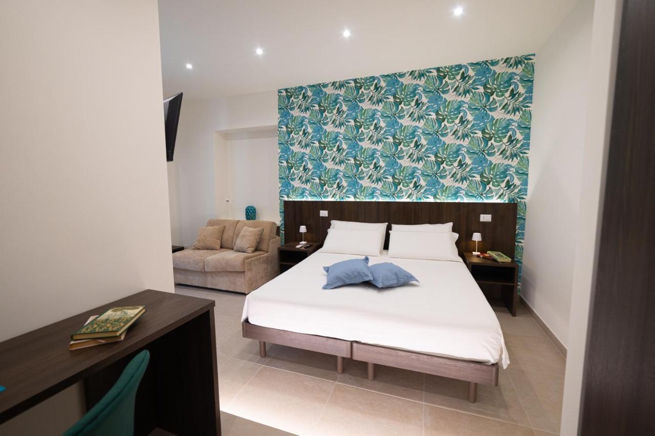 Numisia Guest House แตร์ราชินา ภายนอก รูปภาพ
