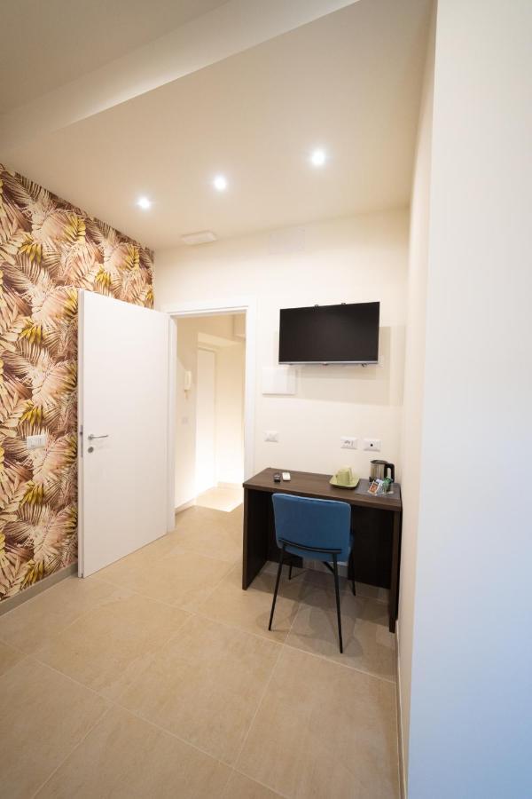 Numisia Guest House แตร์ราชินา ภายนอก รูปภาพ