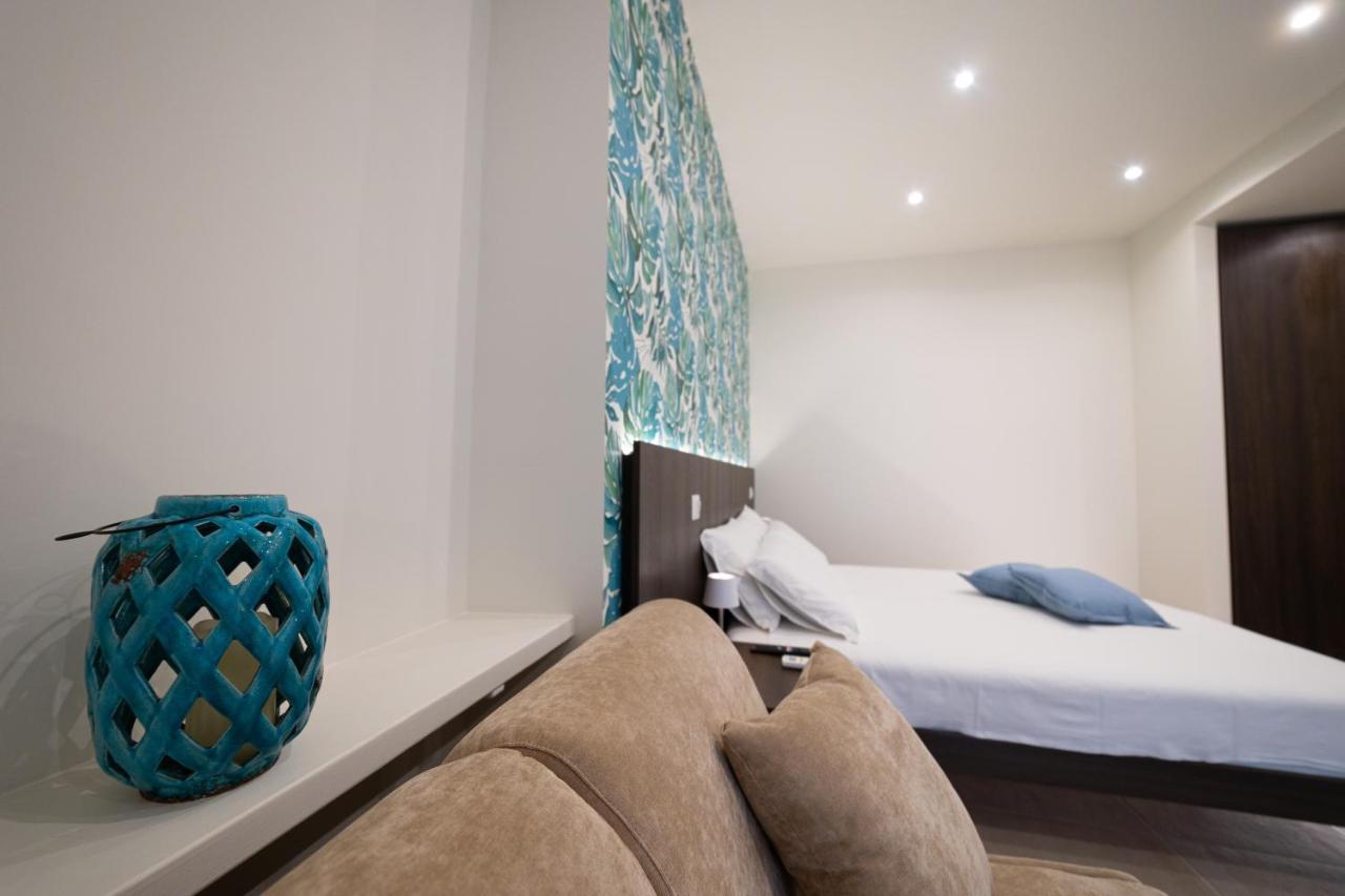 Numisia Guest House แตร์ราชินา ภายนอก รูปภาพ