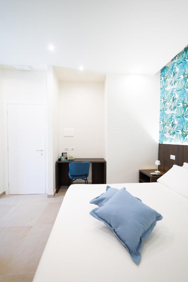 Numisia Guest House แตร์ราชินา ภายนอก รูปภาพ