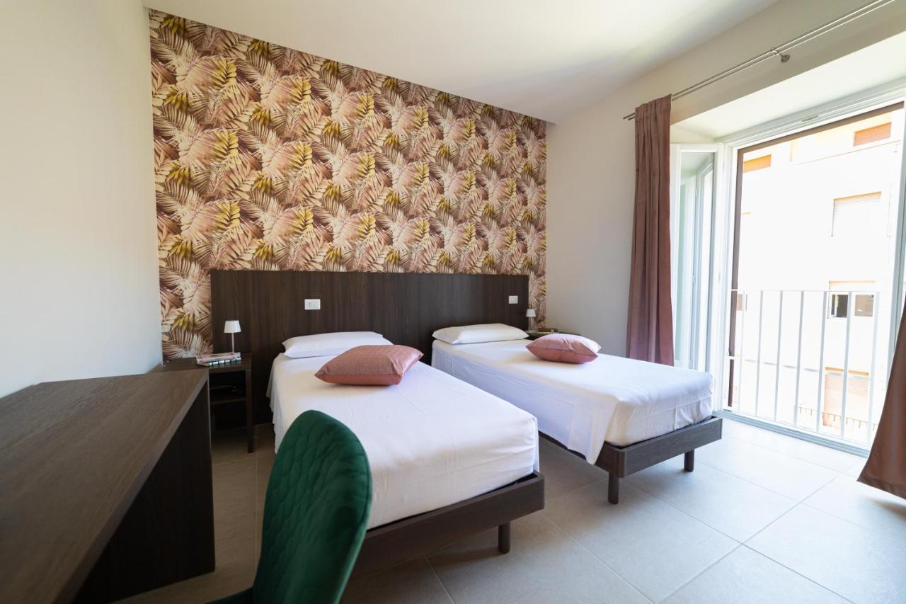 Numisia Guest House แตร์ราชินา ภายนอก รูปภาพ