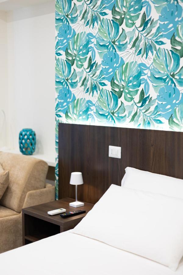 Numisia Guest House แตร์ราชินา ภายนอก รูปภาพ