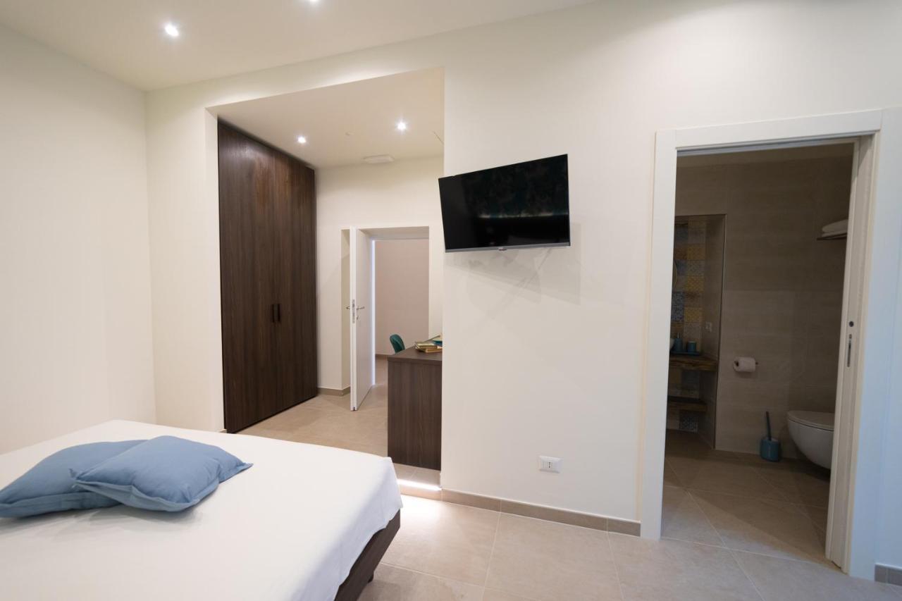 Numisia Guest House แตร์ราชินา ภายนอก รูปภาพ