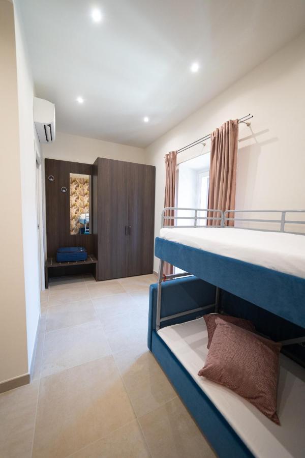Numisia Guest House แตร์ราชินา ภายนอก รูปภาพ