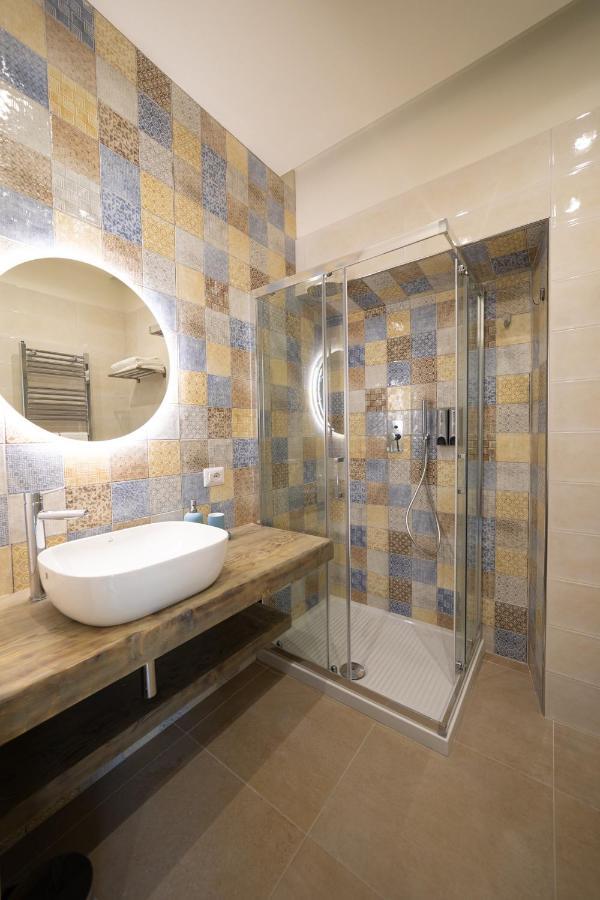 Numisia Guest House แตร์ราชินา ภายนอก รูปภาพ