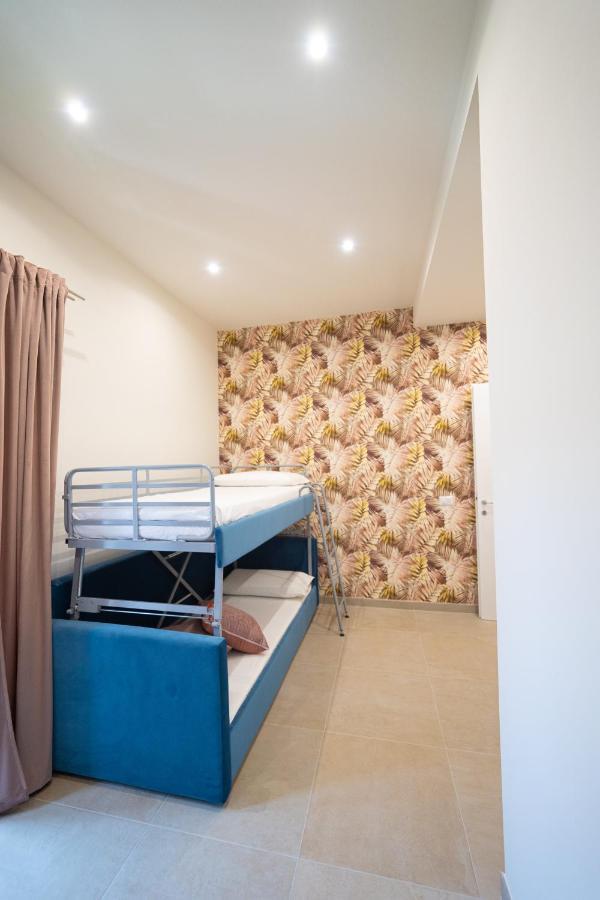 Numisia Guest House แตร์ราชินา ภายนอก รูปภาพ